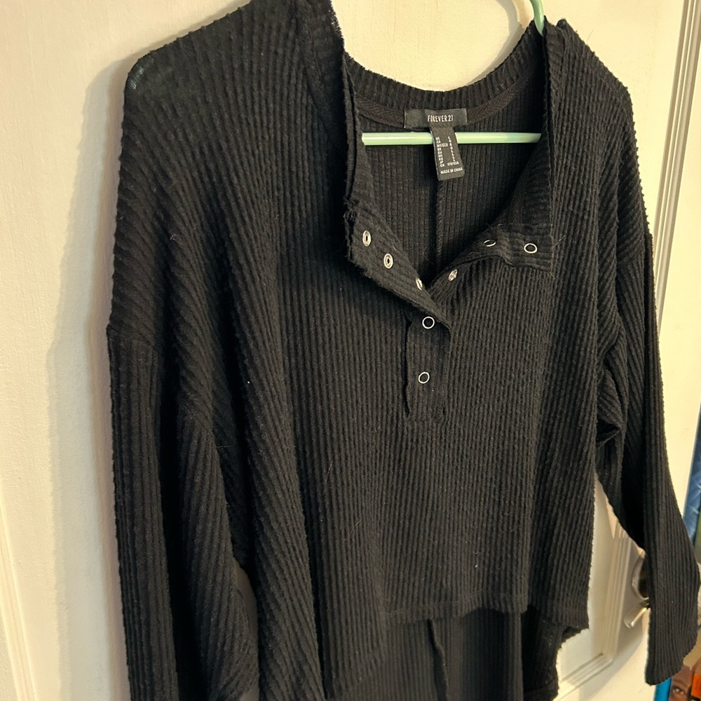 Forever 21 Women’s Black Long sleeve top